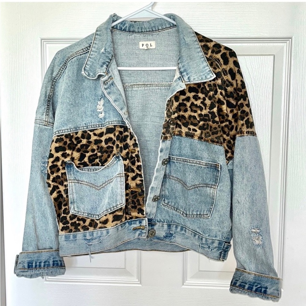 VICI Redone Pocketed Leopard distressed denim jacket size Small relaxed Fit
